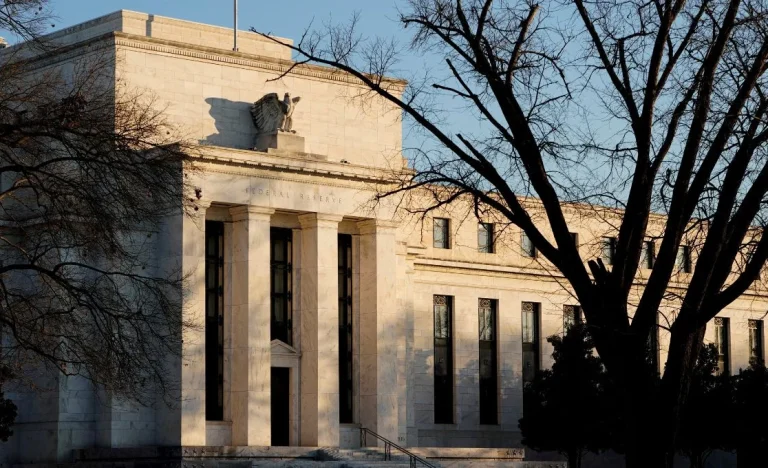 Mercado Reajusta Expectativas: Corte nos Juros dos EUA em Dezembro de 2026 Agora é Realidade, Impulsionado por Paz no Oriente Médio