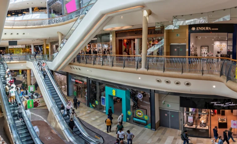 Fundo Imobiliário Patria Malls: Compra de 5 Shoppings Gera Otimismo, Mas Analistas Pedem Cautela com Números e Caixa