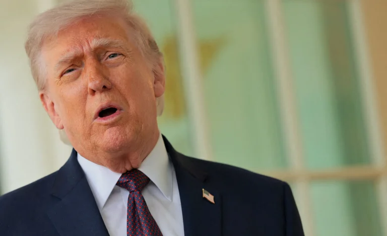 Trump anuncia que Irã não fechará mais Estreito de Ormuz e suspenderá enriquecimento de urânio, diz presidente