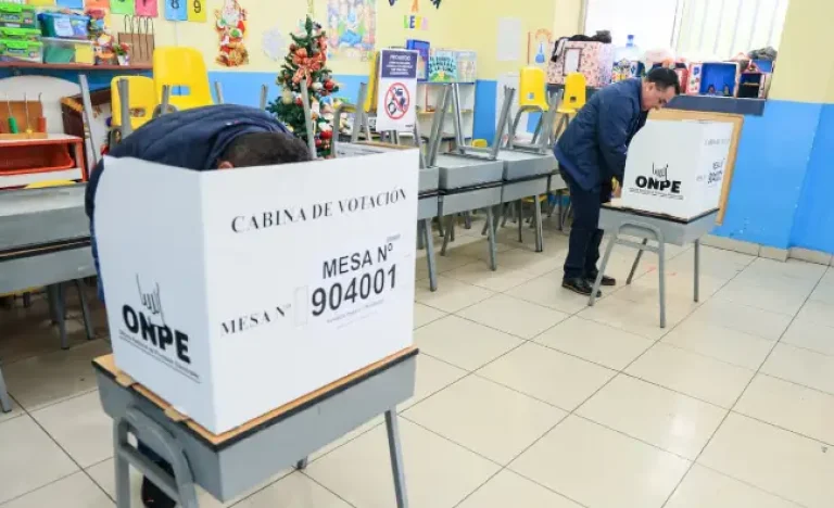 Eleições no Peru: Mais de 15 mil contestações travam resultado oficial, Keiko Fujimori lidera apuração parcial e segundo turno é adiado para junho