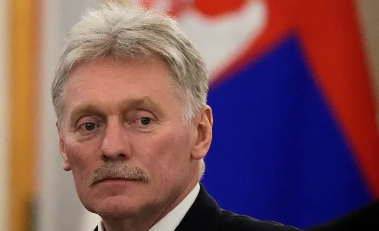 Kremlin Minimiza Sanções dos EUA e Enfatiza Papel Crucial da Rússia no Mercado Global de Petróleo