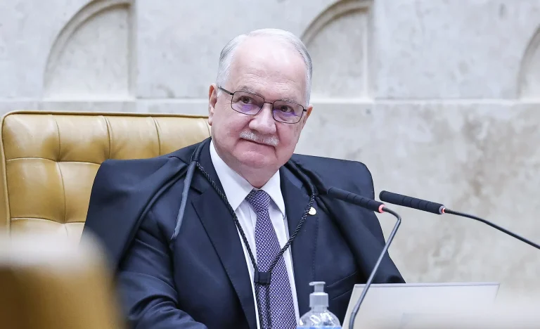 Fachin elogia artigo de Dino sobre reforma do Judiciário e defende debate, mas ignora críticas veladas de colegas