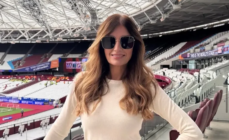 Karren Brady, a “Primeira Dama” do Futebol, Deixa o West Ham Após 16 Anos de Liderança e Conquista Histórica