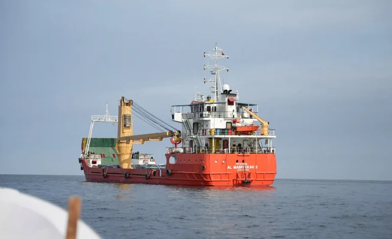 Alerta da UE: Fechamento do Estreito de Ormuz pode gerar “consequências catastróficas” para transporte e economia mundial