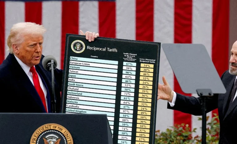 Trump Promete “Lembrar” Empresas que Pedirem Reembolso de Tarifas Ilegais e Critica Quem Recebe Dinheiro de Volta