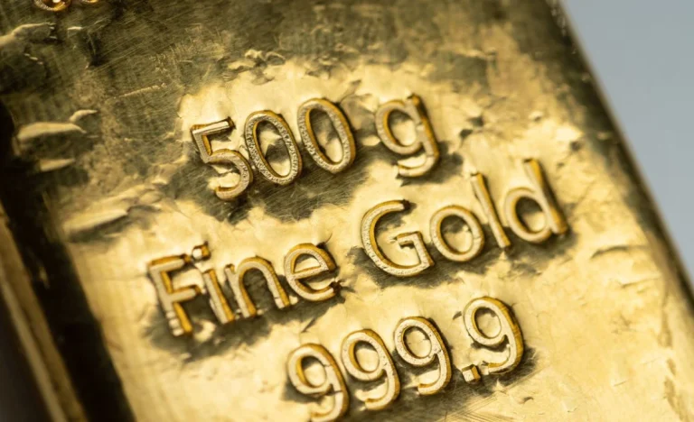 Ouro Dispara Acima de US$ 5.200: Declarações de Trump sobre Dólar Fraco Impulsionam Metais Preciosos