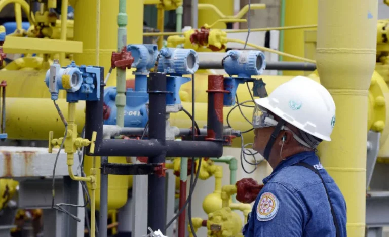 Setor Produtivo Alerta: Selic a 15% Trava Crescimento e Emprego no Brasil, CNI e CUT Cobram Corte Urgente