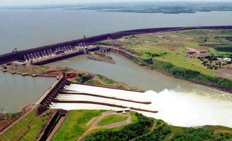 Chuvas em Fevereiro Podem Aliviar Setor Elétrico Brasileiro: ONS Prevê Carga Menor e Reservatórios em Recuperação