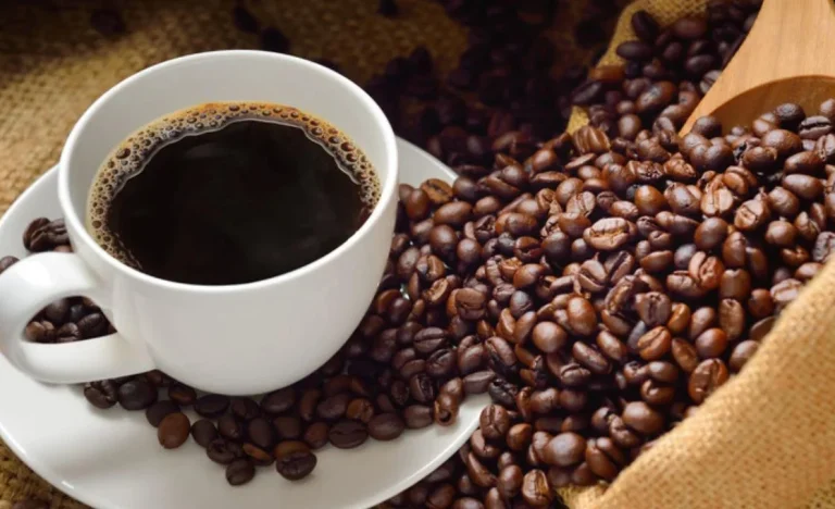 Indústria de Café no Brasil Prepara Recuperação Após Queda em 2025: Preços e Safra Impulsionam Consumo