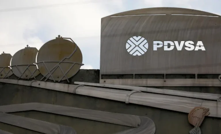 EUA alivia sanções para petróleo venezuelano e impõe novas tarifas para quem vender para Cuba