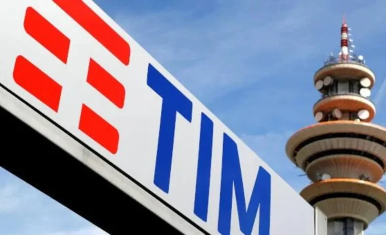 TIM (TIMS3) acelera em B2B: Aquisição da V8.Tech por R$ 140 milhões impulsiona soluções digitais e IA