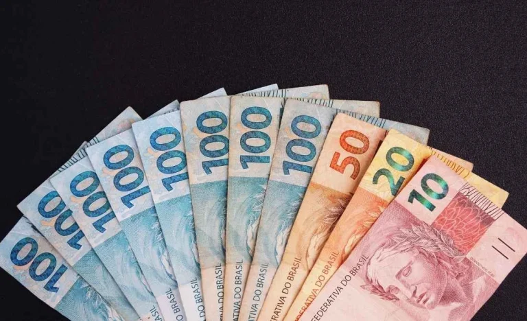 Dividendos em 2026: Ágora Investimentos revela 5 ações com potencial de retorno de até 11% ao ano