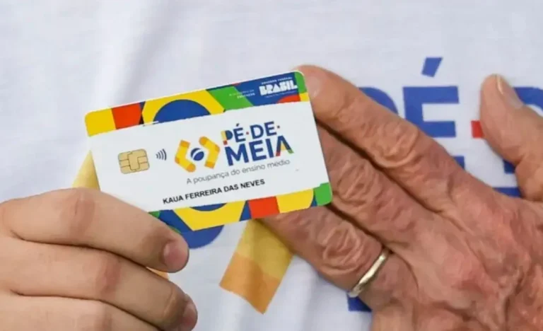 Pé-de-Meia 2026: Saiba quando o governo libera o dinheiro da poupança para estudantes do ensino médio