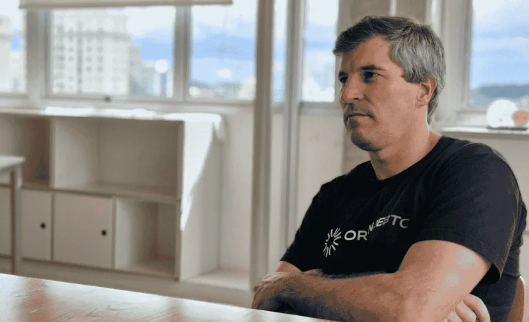 Ações da OranjeBTC (OBTC3) despencam 60%: Bitcoin Treasury em xeque, CEO defende estratégia de longo prazo e educação