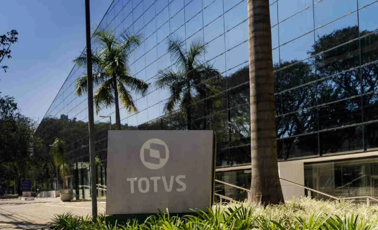 Itaú BBA defende Totvs (TOTS3): IA não afeta fundamentos da empresa apesar de queda na bolsa