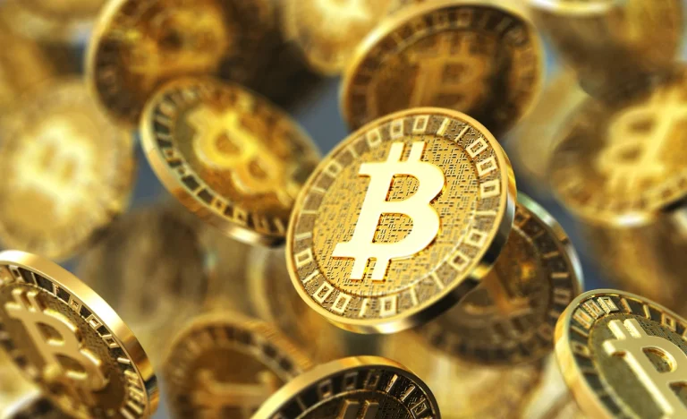 Queda do Bitcoin: Empresas Que Apostaram em Criptomoedas Sofrem Forte Impacto e Ações Despencam