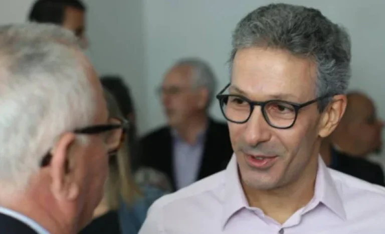 Zema critica reajuste no Congresso e “trabalhar menos, ganhar o dobro”, mas aumentou seu próprio salário em 300%