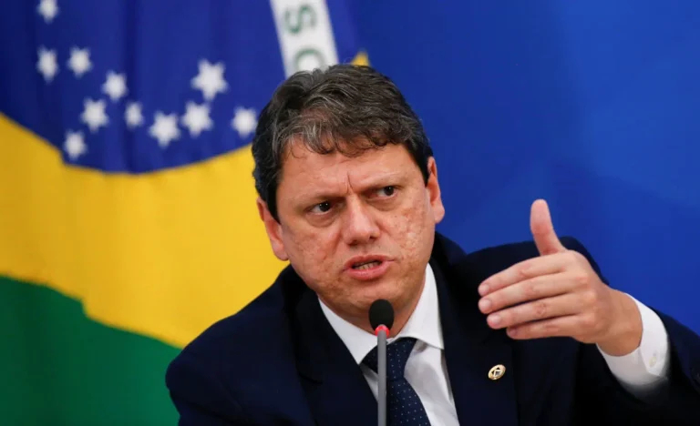 Tarcísio fora da disputa presidencial: Genial/Quaest testa cenário sem o governador e foco em Flávio Bolsonaro para 2026