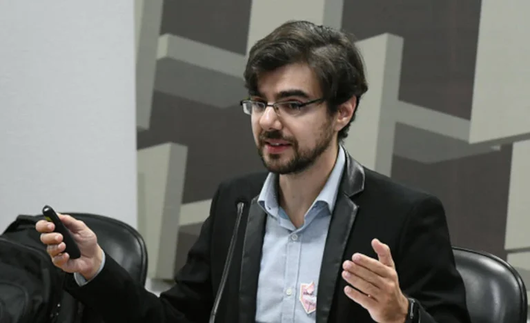 Estabilização da Dívida Pública Brasileira: Mello do Ministério da Fazenda Aponta Influência Crucial da Política Monetária do Banco Central