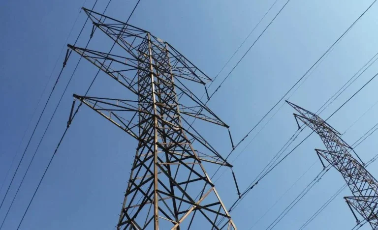 Gigantes Elétricas Abandonam Trading de Energia no Brasil: Risco Aumenta, Geradores Recuam e Mercado Fica Mais Volátil