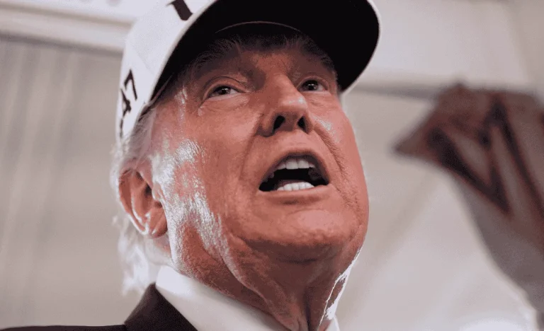 Casa Branca em Polêmica: Vídeo Racista de Trump com Obama é Defendido e Depois Apagado Após Críticas