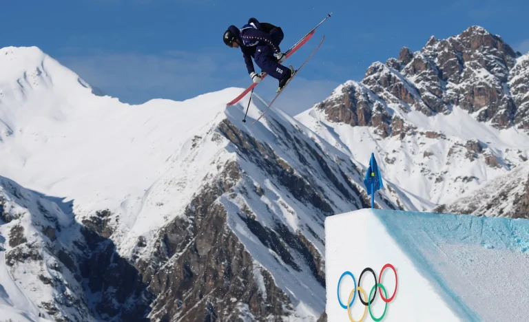 Federação de Esqui Desmente Teoria de “Alongamento Peniano” para Ganho de Performance em Saltos Olímpicos