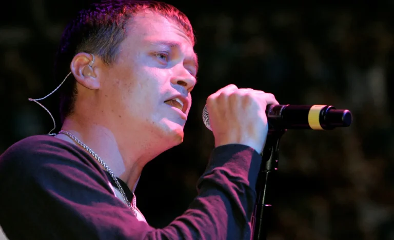 Brad Arnold, voz do 3 Doors Down, morre aos 47 anos após luta contra câncer renal; banda lamenta perda