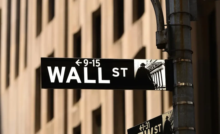 Futuros de NY em Alta: Investidores de Olho em Dados Cruciais de Emprego e Inflação nos EUA, Bitcoin e Tecnologia em Foco