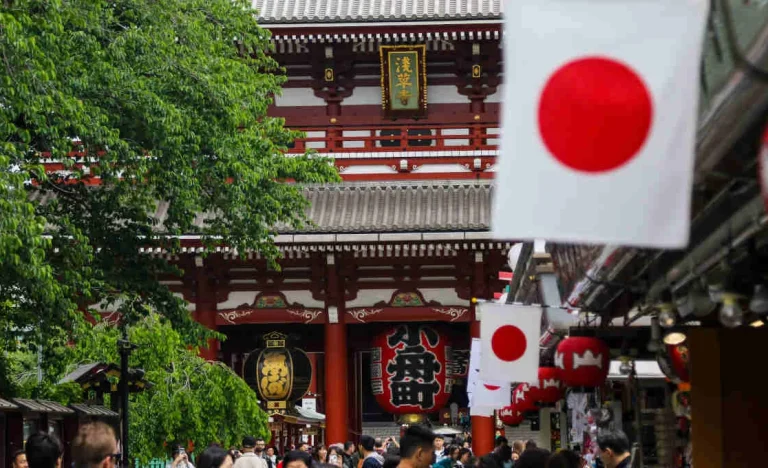 Dama de Ferro do Japão: Takaichi vence eleição e promete cortes de impostos e gastos militares contra a China