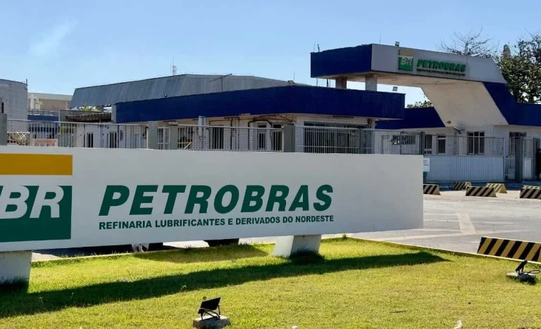 Namíbia Ignora Acordo TotalEnergies e Petrobras por Falta de Procedimento Legal em Exploração de Petróleo