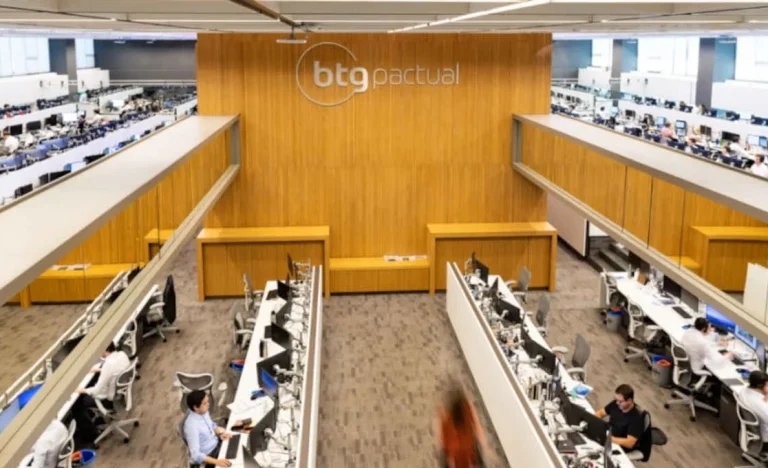 Lucro do BTG Pactual (BPAC11) Dispara 40% no 4T25, Alcançando R$ 4,5 Bilhões e Coroando o Melhor Ano da História do Banco