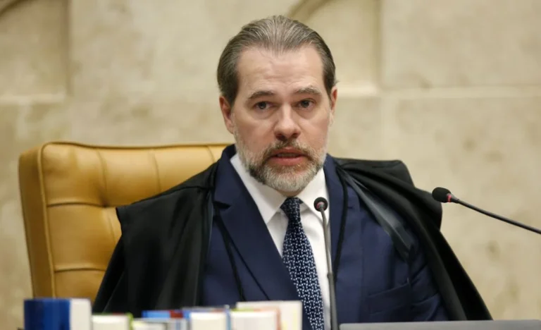 PF pede suspeição de Dias Toffoli no caso Banco Master após menções em celular de Daniel Vorcaro; ministro rebate