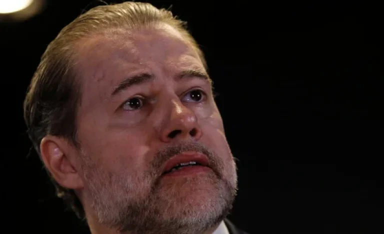 Toffoli nega receber dinheiro de dono do Banco Master e rebate acusações de amizade íntima com investigado
