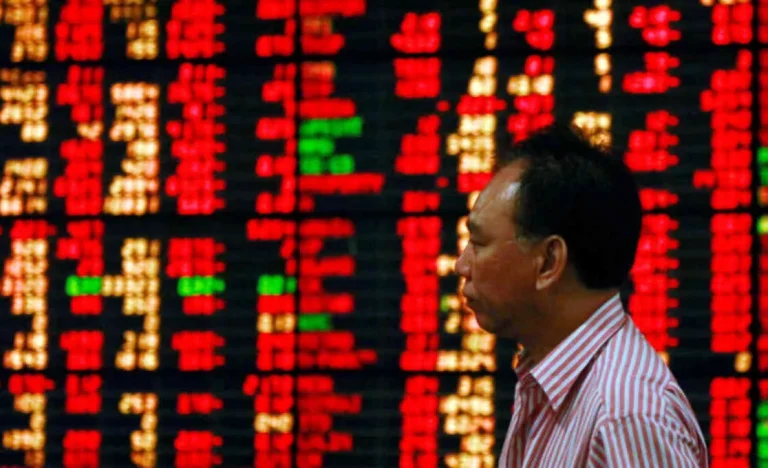 Bolsas Asiáticas em Queda: Ação de Tecnologia e Feriado Chinês Pressionam Mercados Globais Antes do Ano-Novo Lunar