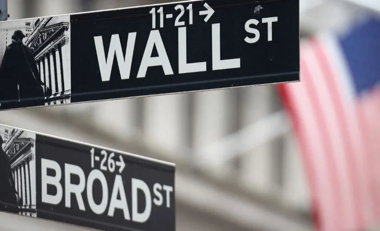 Wall Street Flutua: Inflação Suave nos EUA Traz Alívio, Mas Gigantes de Tecnologia e IA Geram Cautela