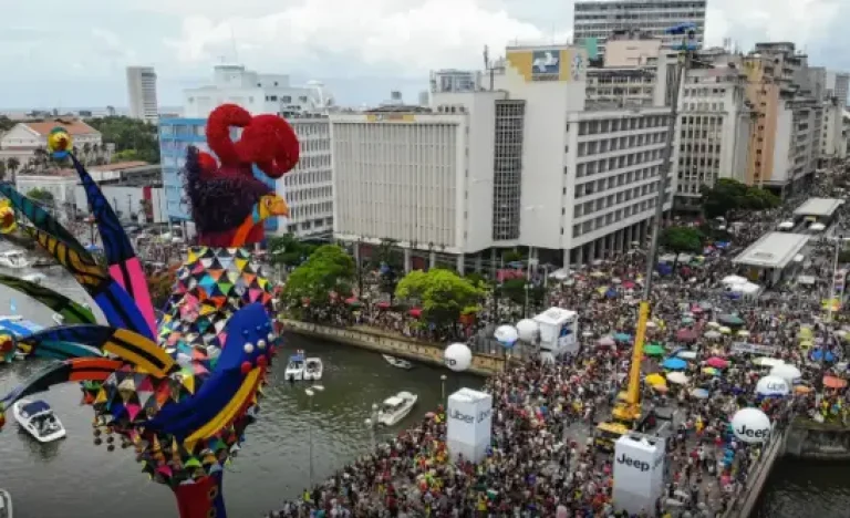 Lula curte Carnaval no Recife ao lado de João Campos e Raquel Lyra em dia de festa e agenda pós-folia