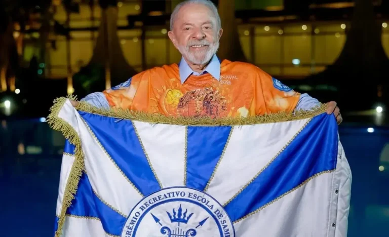 Lula na Sapucaí: Presidente assiste desfile com ministros e presidentes de estatais em camarote oficial do Rio