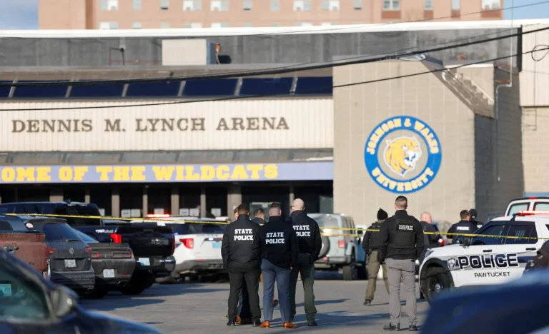 Tiroteio em Jogo de Hóquei nos EUA: Pelo Menos 2 Mortos e Caos em Arena Estudantil
