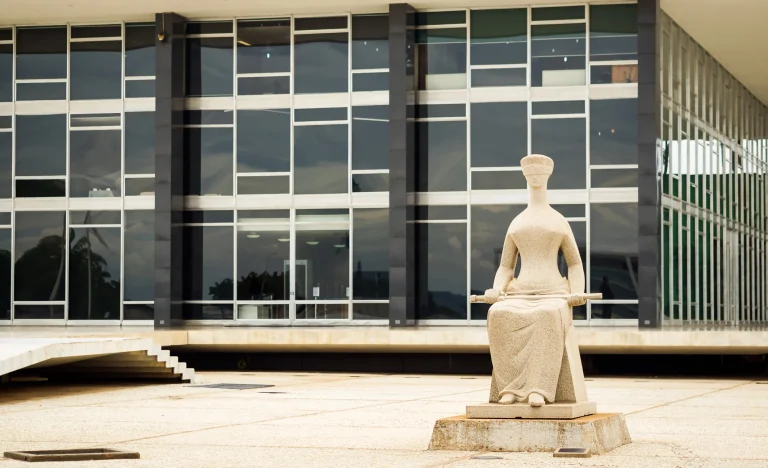 Receita Federal: “Múltiplos Acessos Ilícitos” a Dados de Ministros do STF e Familiares Levam a Medidas Severas Contra Servidores