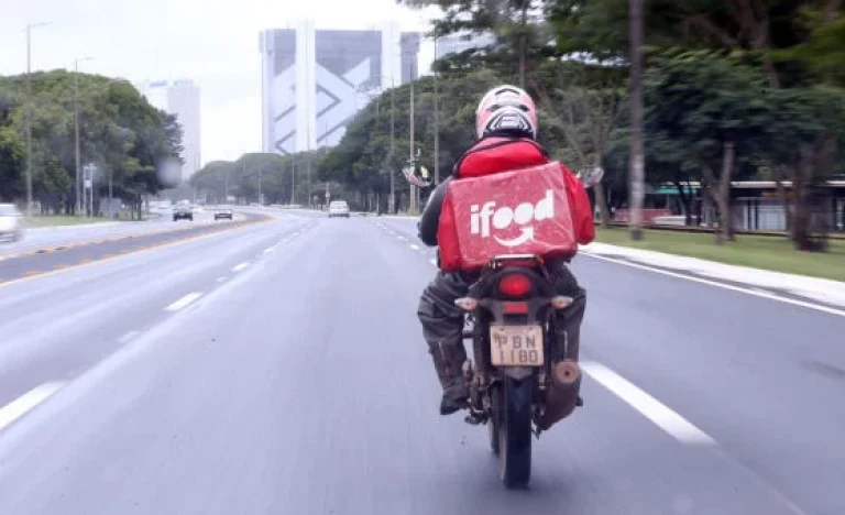 PL dos Aplicativos: Motoristas do Uber e iFood Podem Ter Novos Direitos e Salário Mínimo Garantido, Entenda a Proposta Que Divide Opiniões