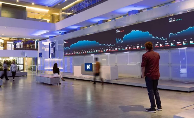 Ibovespa em Queda: Vale (VALE3) e Bancos Pressionam Índice, Enquanto Ata do Fed Gera Incertezas