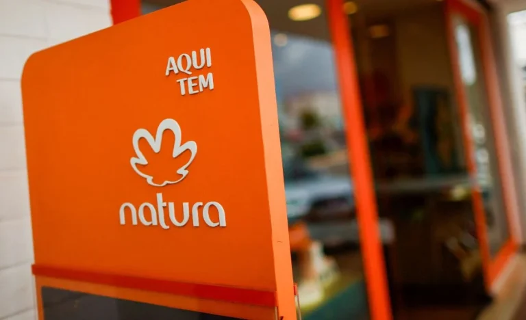 Natura (NATU3) Confirma Venda da Avon Rússia por R$ 166 Milhões e Foca em Crescimento na América Latina