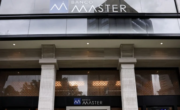 André Mendonça Libera PF para Retomar Investigações do Caso Master: Fraudes Bancárias em Foco no STF