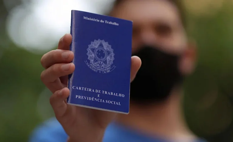 Desemprego no Brasil em 2025: Taxa cai para 5,1% no fim do ano, menor índice em anos!