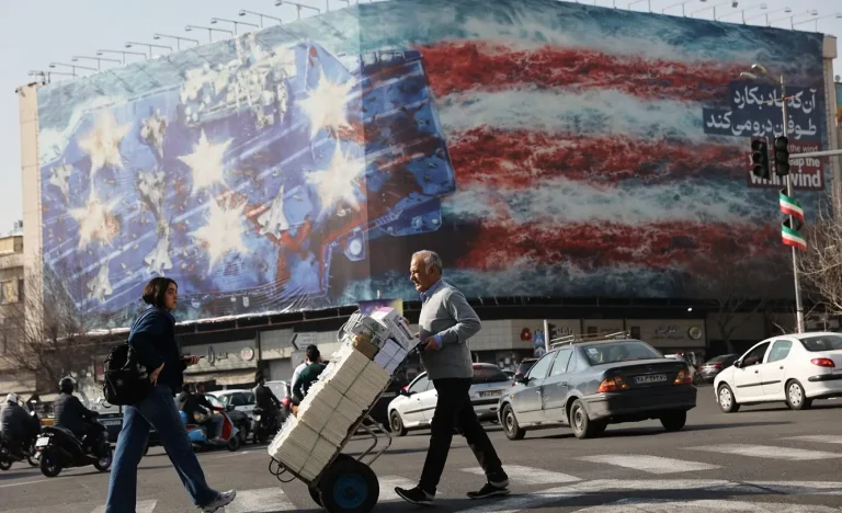 Trump Considera Ataque Militar Limitado ao Irã, Israel em Alerta Máximo: Um Conflito Pós-Programa Nuclear Pode Escalar?