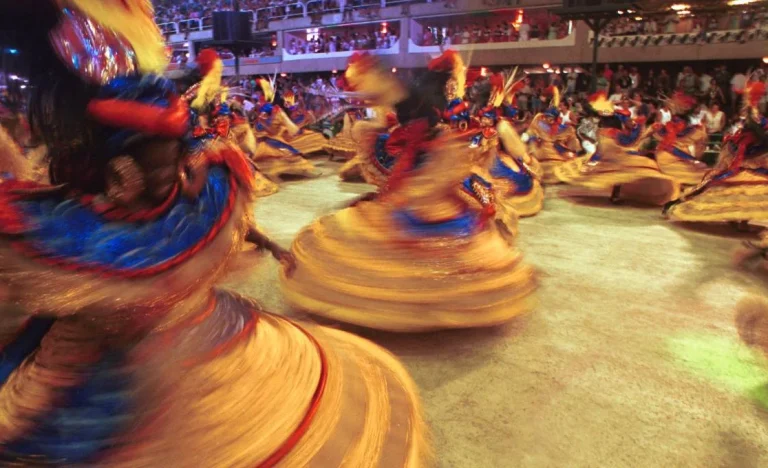 Carnaval, Samba e Dólar: A Polêmica Homenagem a Lula na Niterói e o Que Isso Realmente Significa