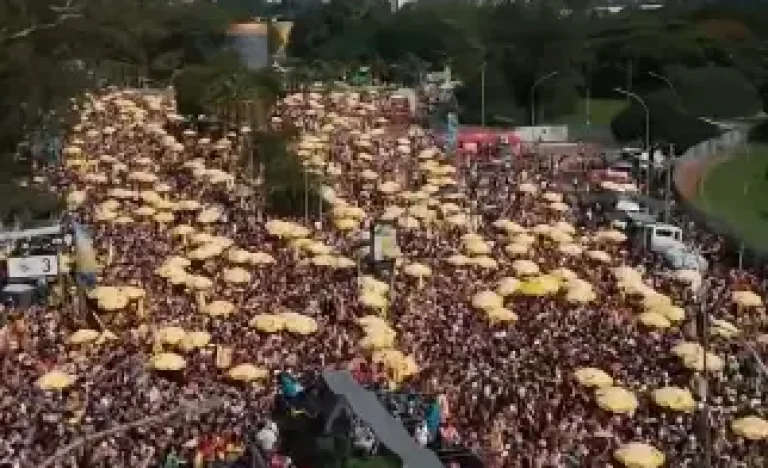 BaianaSystem arrasta multidões em São Paulo com o bloco Navio Pirata em despedida emocionante do Carnaval