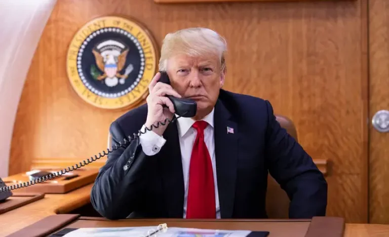 Trump Anuncia Envio de Navio Hospital Gigante para a Groenlândia: “Já está a caminho!!!”