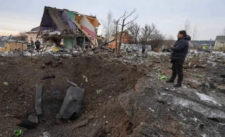 Ucrânia em Alerta: Mísseis e Drones russos deixam 1 morto e feridos em subúrbios de Kiev e atingem infraestrutura em Odesa