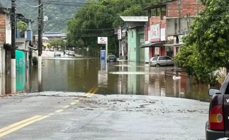 Ubatuba em Alerta: Chuvas de 1 Mês em 12 Horas Causam Tragédia e Bairro Submerso